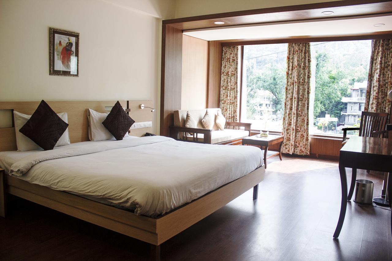 Savoy Greens Hotel Касаули Екстериор снимка